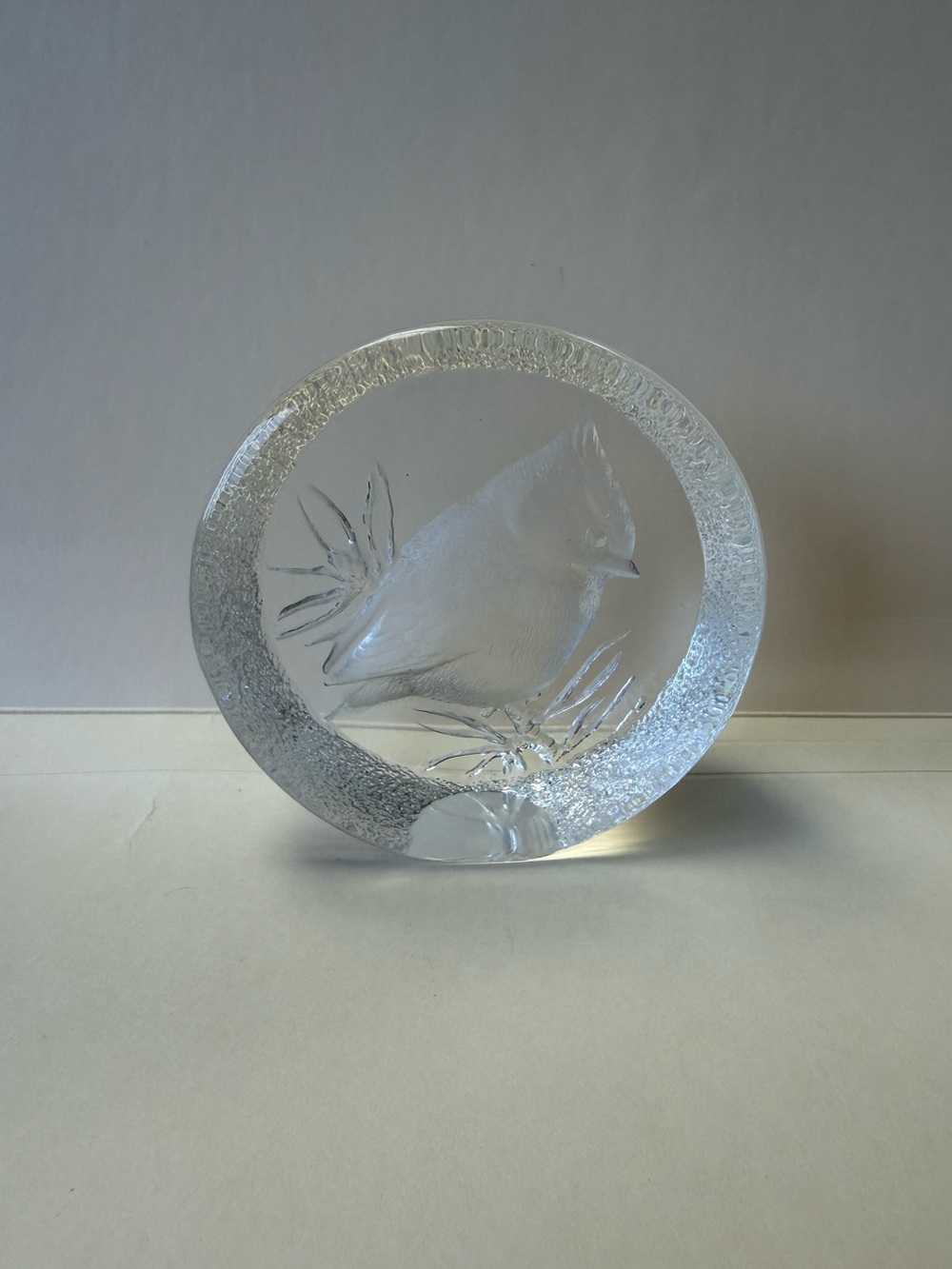 Mats Jonasson Sweden Etched Cardinal Crystal Paperweight • Signed MJ Sweden 9211